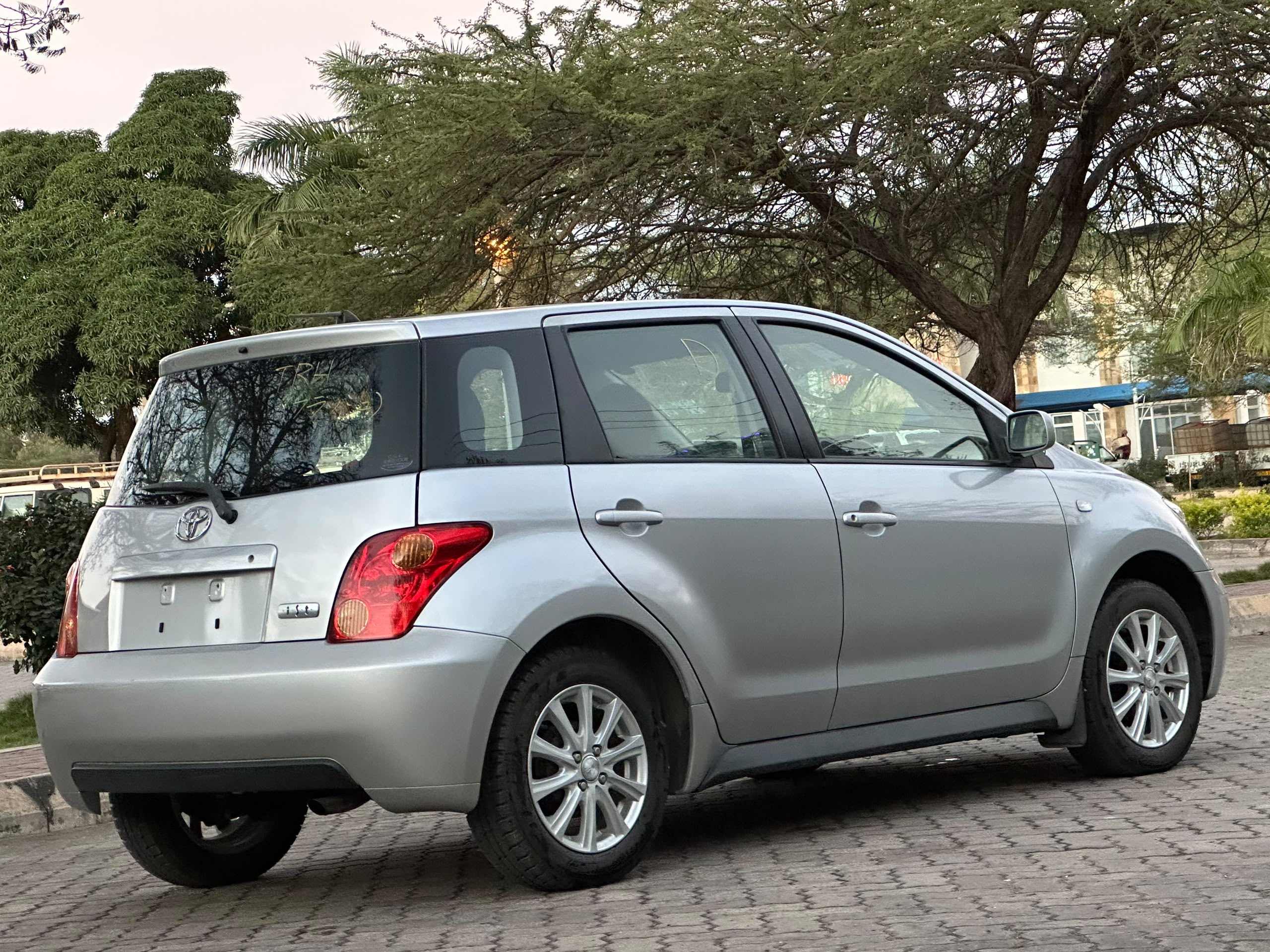 TOYOTA IST thumbnail 6